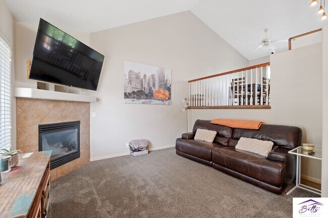 Foto del edificio - Beautiful Multilevel home in Cattail Creek...