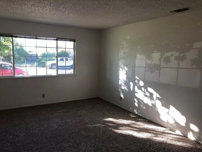 Foto del edificio - Beautiful 2 Bed 2 Bath Duplex in Rocklin, CA