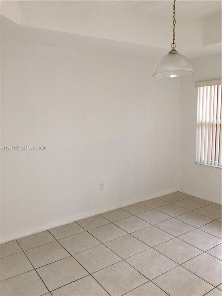 Foto del edificio - 962 SW 143rd Ave
