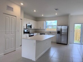 Building Photo - 1182 W Palm Ter