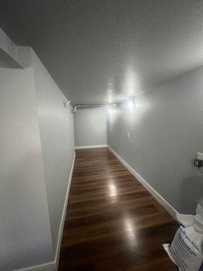 Building Photo - 695 Passover Rd