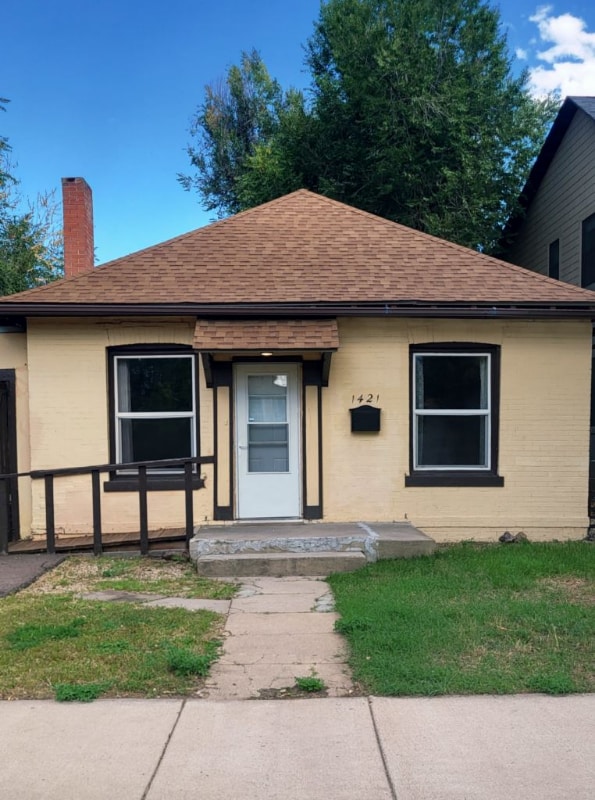 Building Photo - 1421 N Corona St