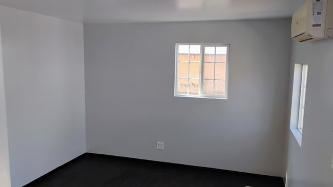 Building Photo - 425 S 6th St