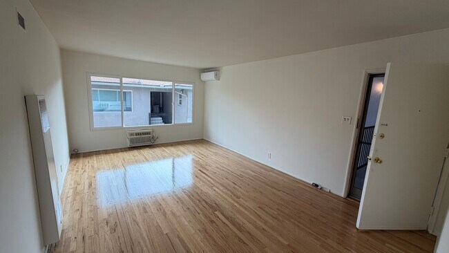 Sala de estar - 1728 Grevelia St