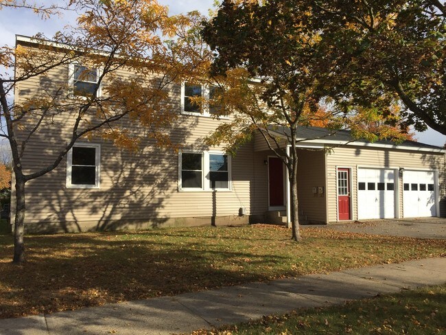 Building Photo - 57 Clover Ln