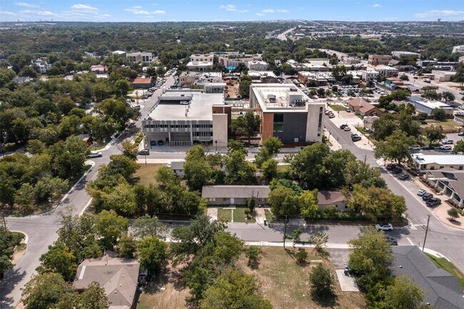 Foto del edificio - 203 E Anderson Ave