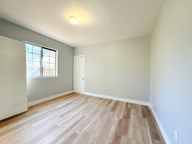 Foto del edificio - Huge 3 bedroom 2 bathroom for lease