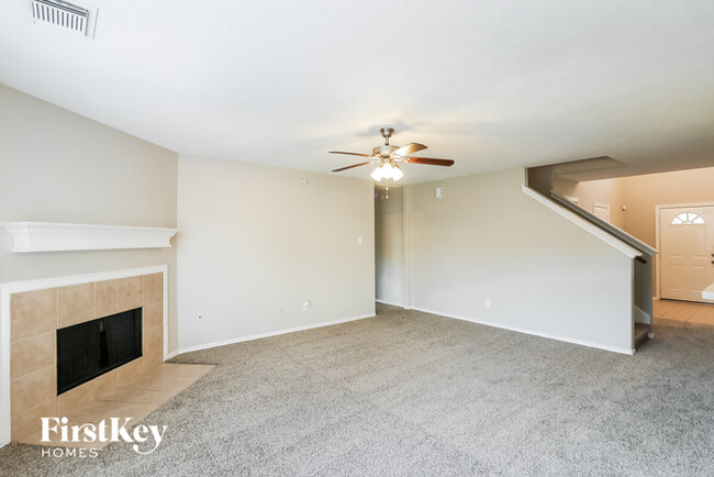 Building Photo - 8726 Elm Drake Ln