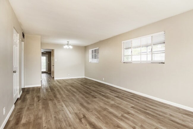 Building Photo - 2318 N 30th Pl