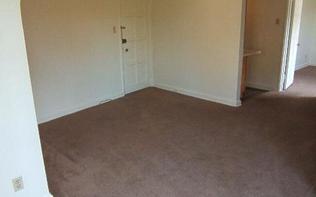 Building Photo - 775 E Broad St