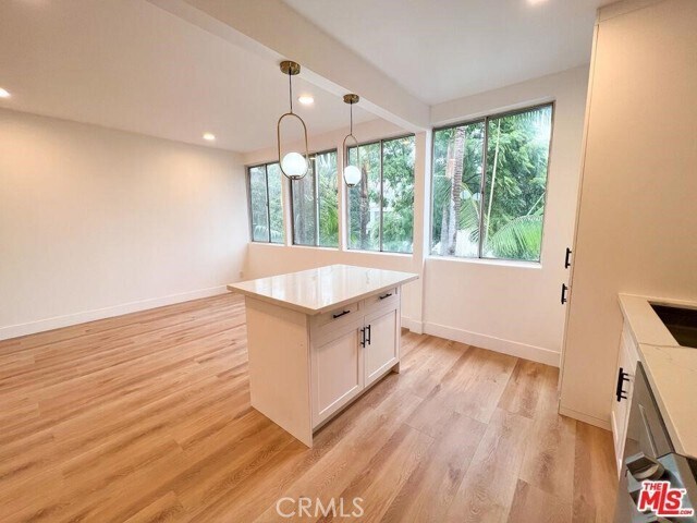 Foto del edificio - 1233 N Laurel Ave