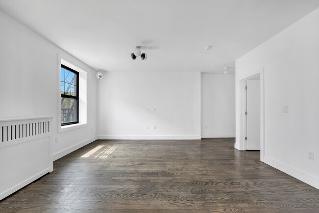 Foto del edificio - 35 Clarkson Ave