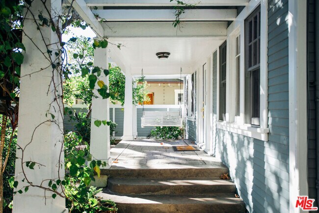 Foto del edificio - 13239 Addison St