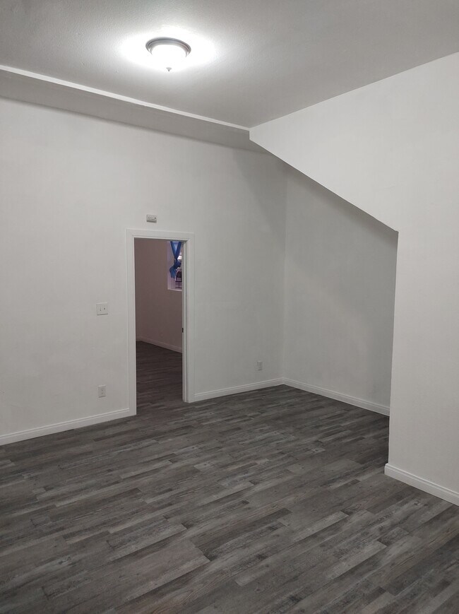 Foto del edificio - 307 E 81st St