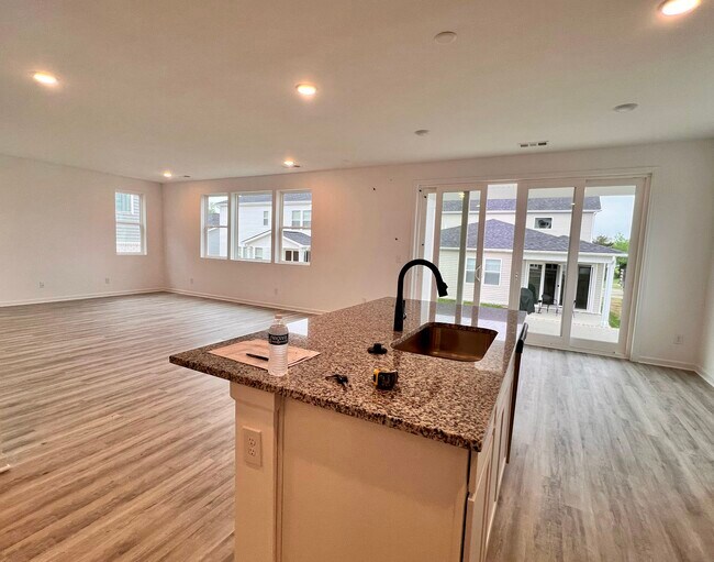 Building Photo - 3031 Fernwood Ln