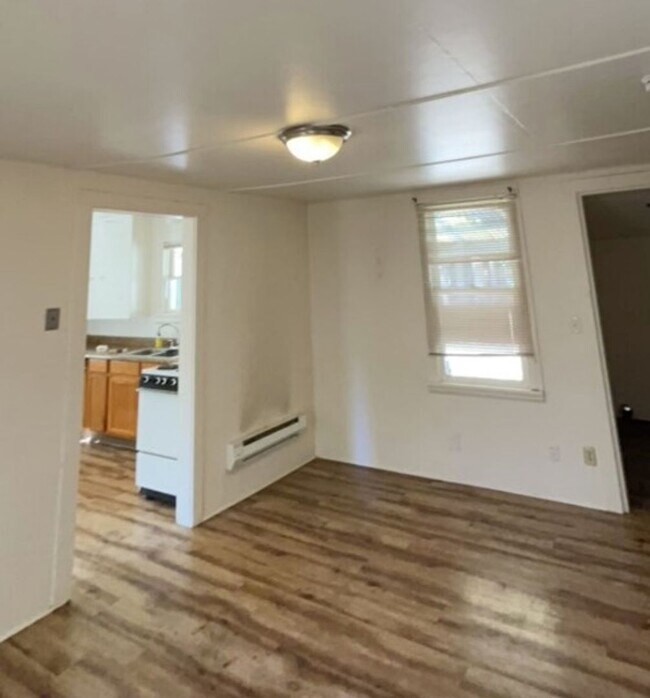 Foto del edificio - SMALL COTTAGE LIKE HOME IN DESIRABLE WEST ...