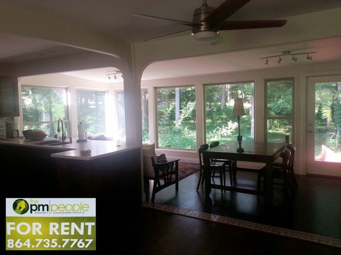 Foto del edificio - Beautiful Home on Creek Lined Lot!