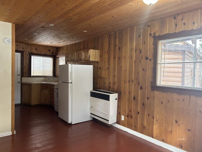 Building Photo - Shady Pines Cabin 1 bd.+1 Loft Bd. 1 Ba. w/ Sm. Fenced Yard.