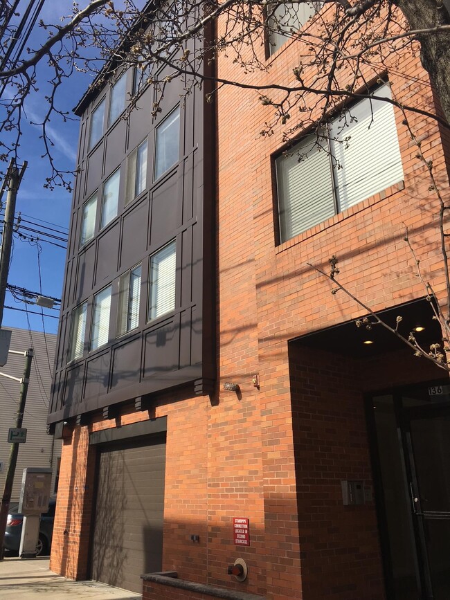 Foto del edificio - 136 41st St