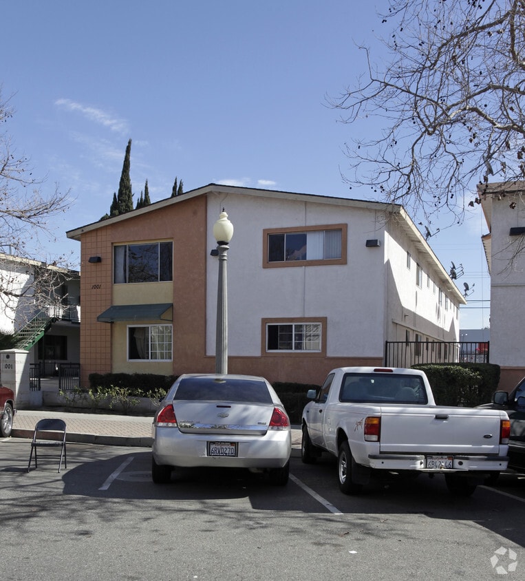 Building Photo - 1001 S Minnie St
