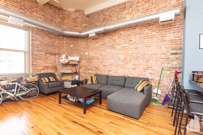 Building Photo - 420 S Clinton St