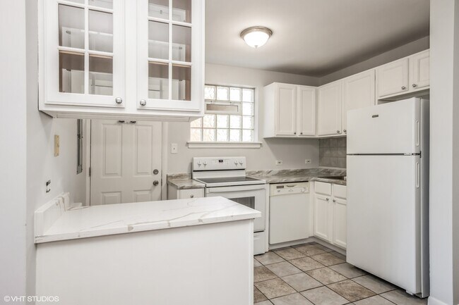 Building Photo - 6456 N Mozart St