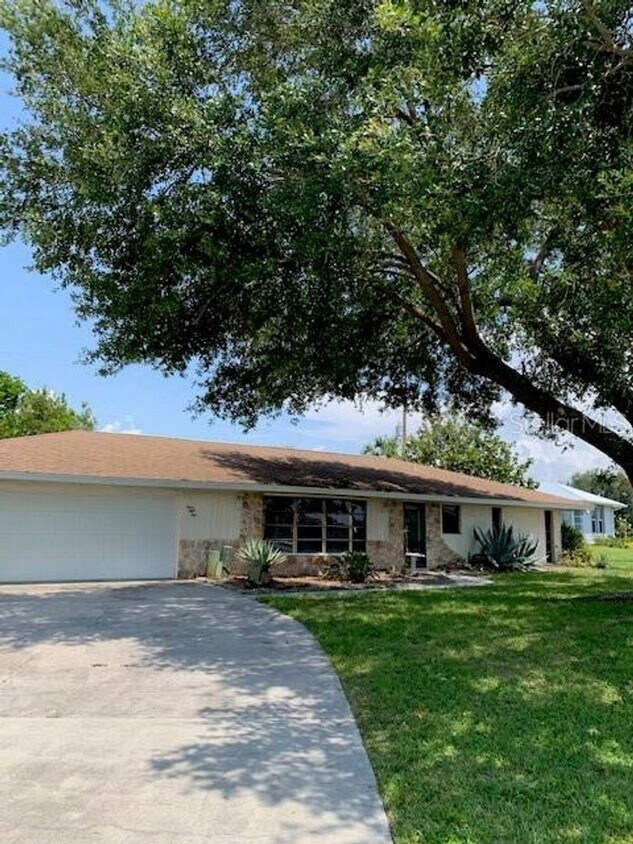 Primary Photo - Located in the heart of Port Charlotte clo...