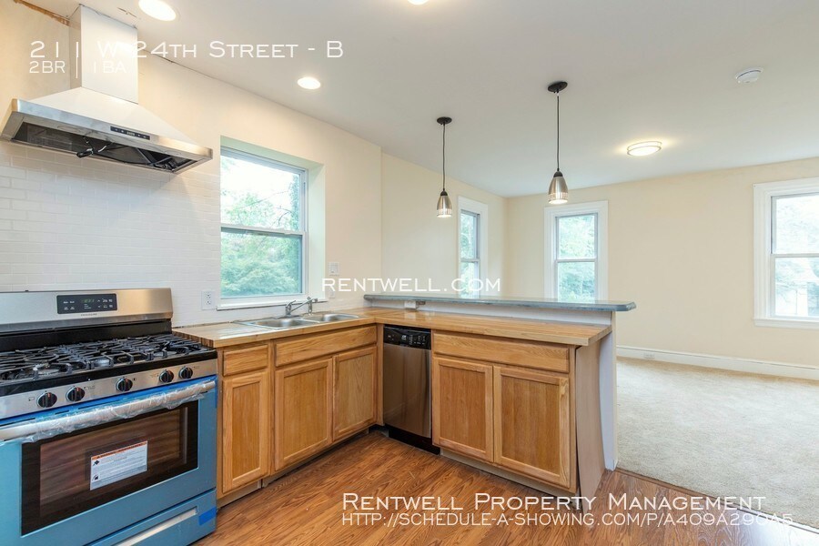 Foto principal - 211 W 24th St