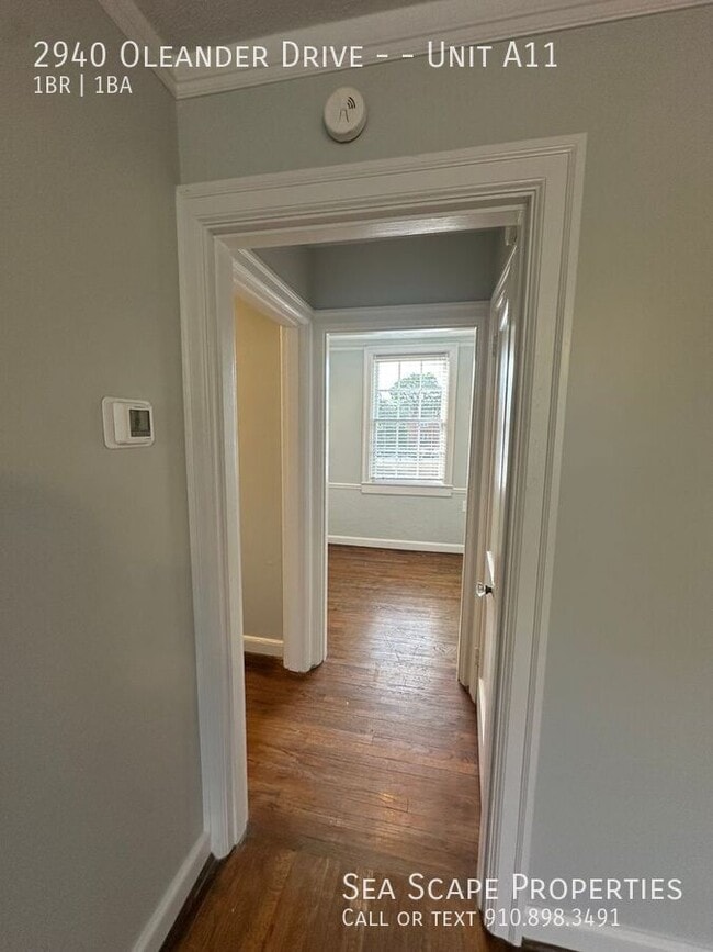 Building Photo - 2940 Oleander Dr