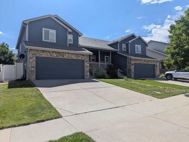 Foto del edificio - AWESOME 3-BDRM, 3-BATH, 4-LEVEL HOME AVAILABLE FOR IMMEDIATE OCCUPANCY IN GRAPEVINE - EVANS!