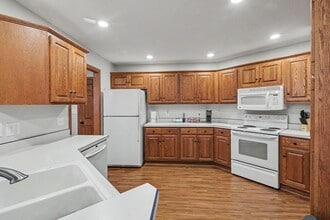 Building Photo - 612 Bos Landen Dr