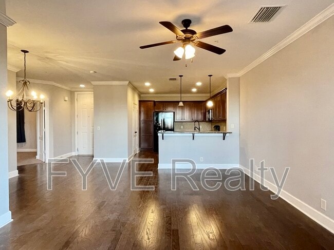 Building Photo - 307 Seven Springs Way