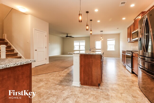 Building Photo - 432 Silent Bluff Dr