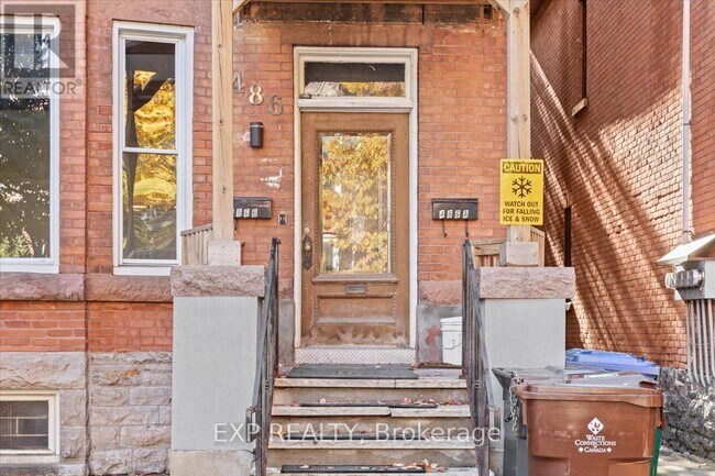 Building Photo - 486 Gilmour St