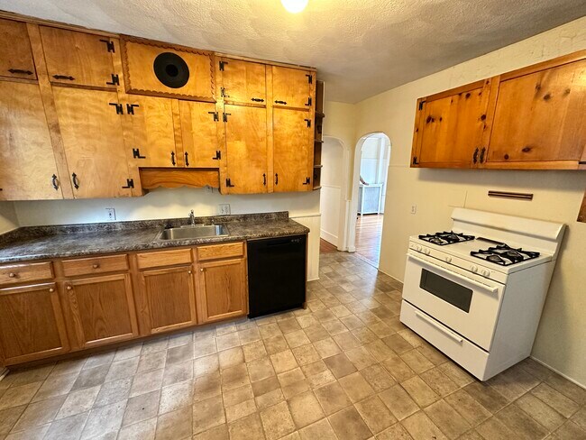 Building Photo - 69 Conwell Ave
