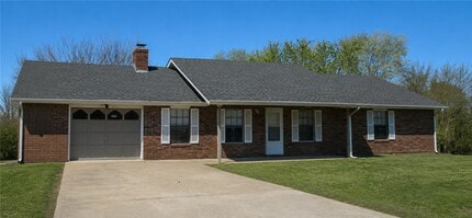 Building Photo - 1110 Hummingbird Ln