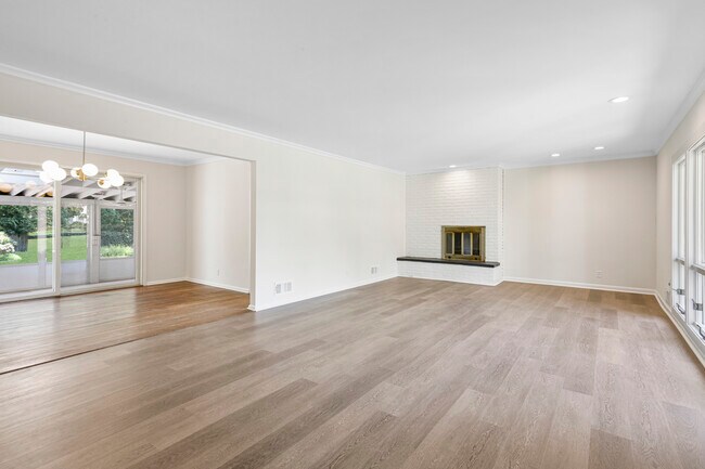 Building Photo - 877 Port Dr