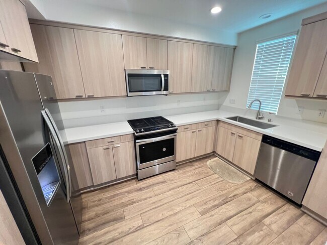 Foto del edificio - Perfect 2 Bed 2.5 Bath Orange Condo!