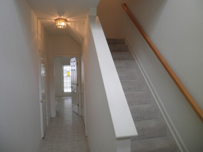 Building Photo - 1012 Harmony Hill Ln