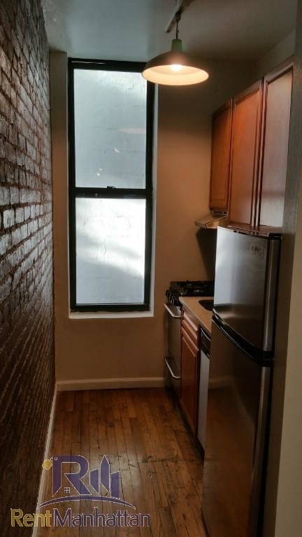 Building Photo - 135 W 24th St