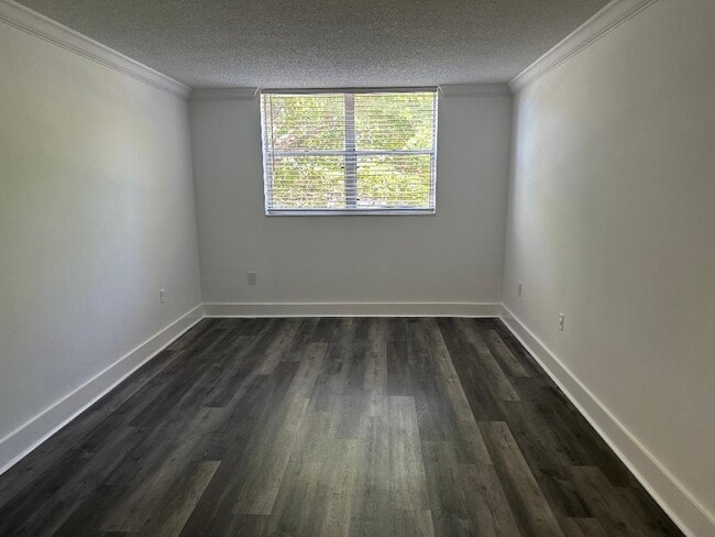Building Photo - 1805 Sans Souci Blvd