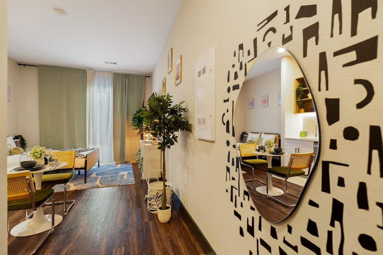 Foto principal - 9127 Research Blvd