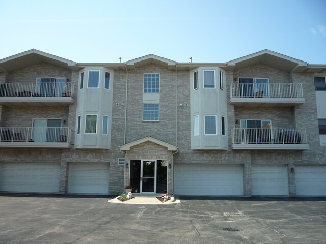Building Photo - 701 N 5th Ave