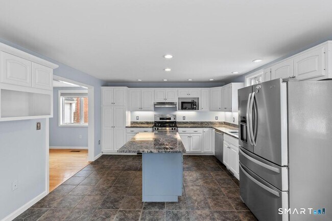 Building Photo - 83 Meadowbrook Rd