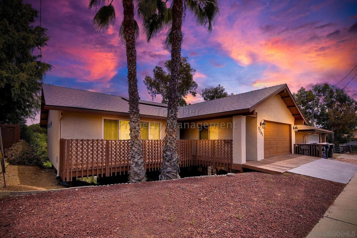 Foto principal - ***Beautiful 6 bed / 3 bath / 2,113 sqft H...