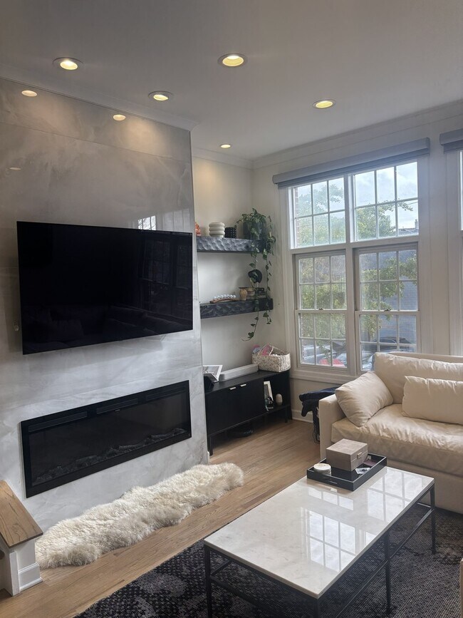 Foto del edificio - 854 N Ogden Ave