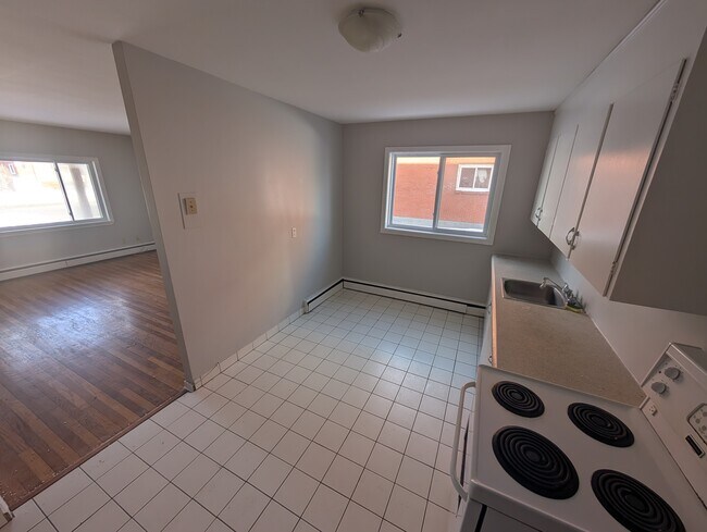Photo du bâtiment - Spacious 1 Bed Unit - Rent March 1