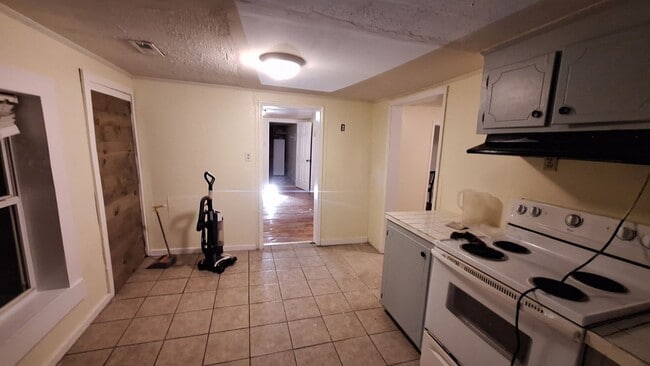 Photo - 1850 Meeting St House