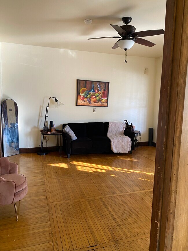 Sala de estar - 711 Starkweather St