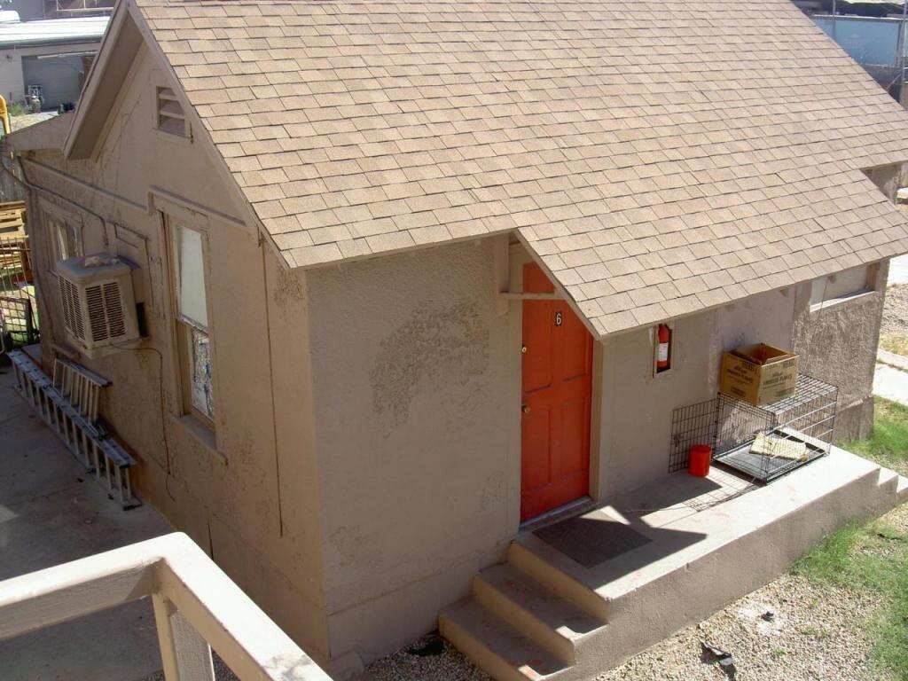 Building Photo - 1609 W Latham St